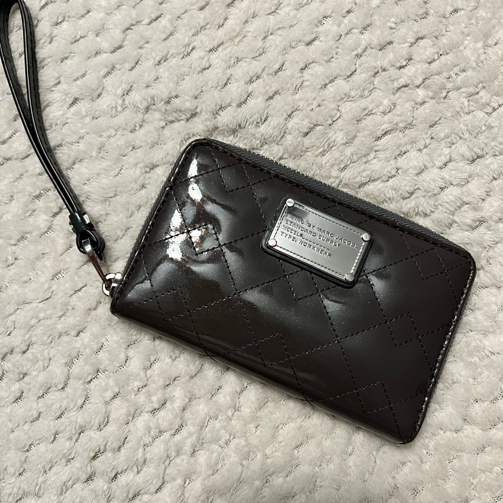 Marc by Marc Jacobs wallet Gray Patent great Condition